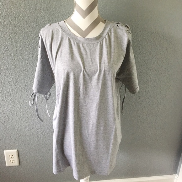 ๐1 MEDIUM LEFT๐ Gray Lace Up Sleeves Top - Picture 3 of 4